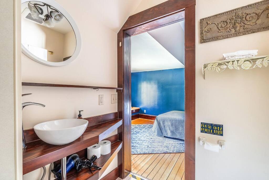 Charming In Capitol Hill - Foxglove Rm 7 *